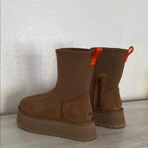 UGG Classic Dipper Boots in Chestnut Size 9